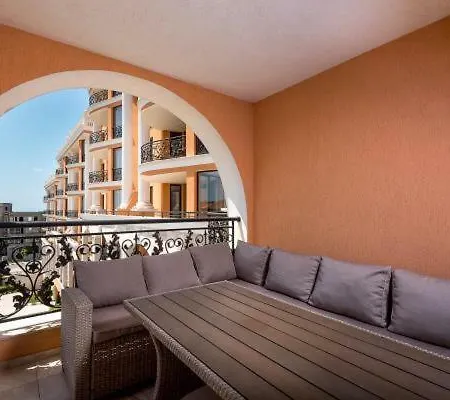 Private In Admiral Apartment